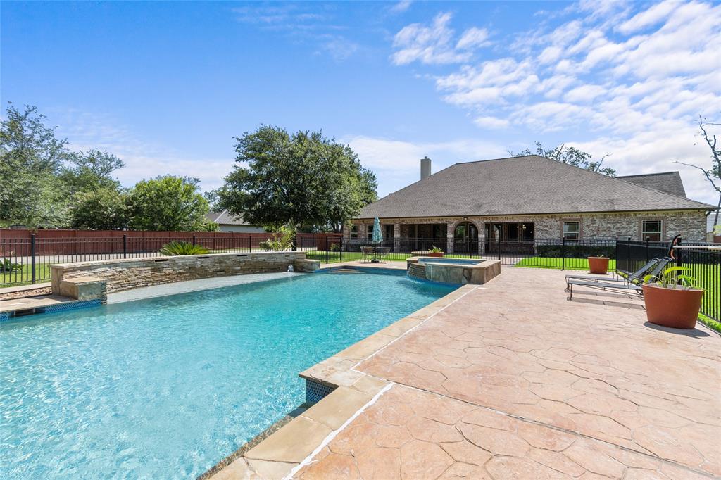 13635 1 Reeveston Road, Houston, Texas 77039, 5 Bedrooms Bedrooms, 9 Rooms Rooms,3 BathroomsBathrooms,Single-family,For Sale,Reeveston,66013237