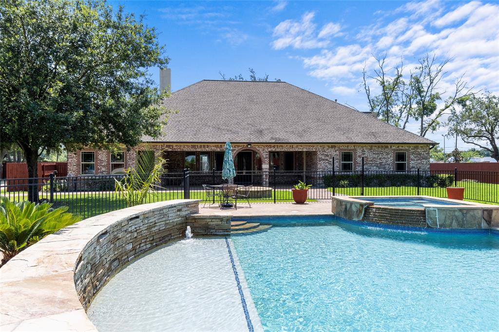 13635 1 Reeveston Road, Houston, Texas 77039, 5 Bedrooms Bedrooms, 9 Rooms Rooms,3 BathroomsBathrooms,Single-family,For Sale,Reeveston,66013237