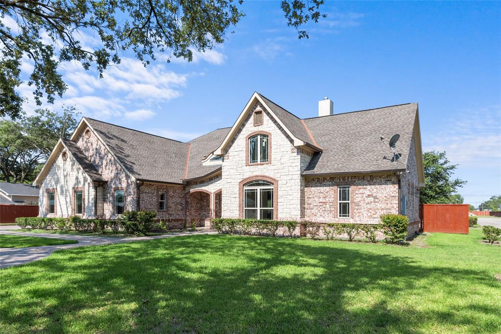 13635 1 Reeveston Road, Houston, Texas 77039, 5 Bedrooms Bedrooms, 9 Rooms Rooms,3 BathroomsBathrooms,Single-family,For Sale,Reeveston,66013237