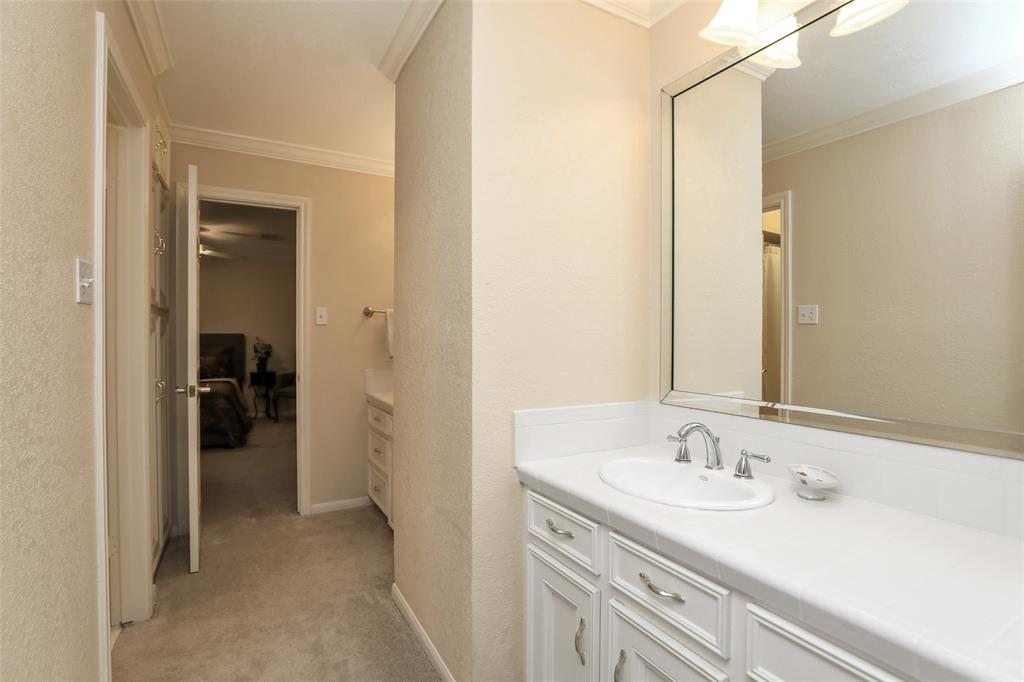 1118 2 Daria Drive, Houston, Texas 77079, 5 Bedrooms Bedrooms, 11 Rooms Rooms,3 BathroomsBathrooms,Single-family,For Sale,Daria,59253316