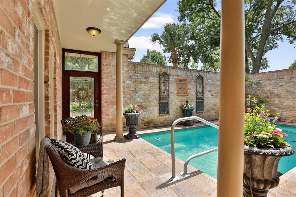 1118 2 Daria Drive, Houston, Texas 77079, 5 Bedrooms Bedrooms, 11 Rooms Rooms,3 BathroomsBathrooms,Single-family,For Sale,Daria,59253316