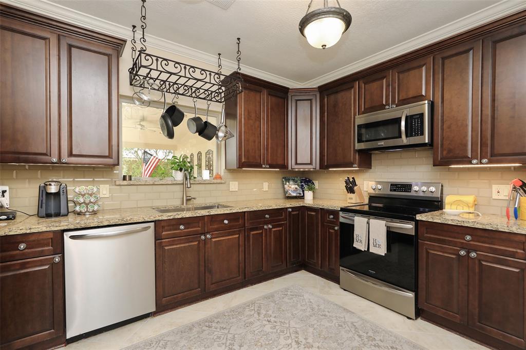 1118 2 Daria Drive, Houston, Texas 77079, 5 Bedrooms Bedrooms, 11 Rooms Rooms,3 BathroomsBathrooms,Single-family,For Sale,Daria,59253316