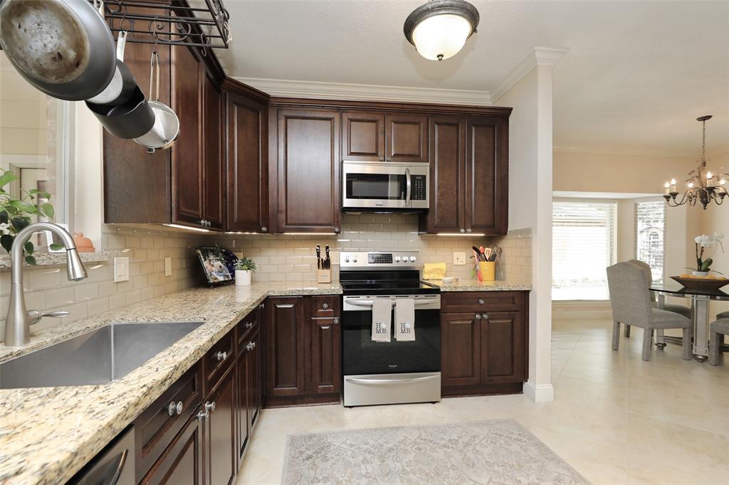 1118 2 Daria Drive, Houston, Texas 77079, 5 Bedrooms Bedrooms, 11 Rooms Rooms,3 BathroomsBathrooms,Single-family,For Sale,Daria,59253316