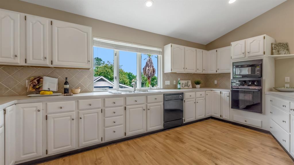 2523 2 Baycrest Drive, Houston, Texas 77058, 3 Bedrooms Bedrooms, ,2 BathroomsBathrooms,Single-family,For Sale,Baycrest,83231150
