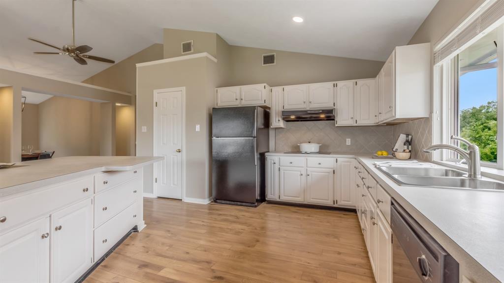2523 2 Baycrest Drive, Houston, Texas 77058, 3 Bedrooms Bedrooms, ,2 BathroomsBathrooms,Single-family,For Sale,Baycrest,83231150