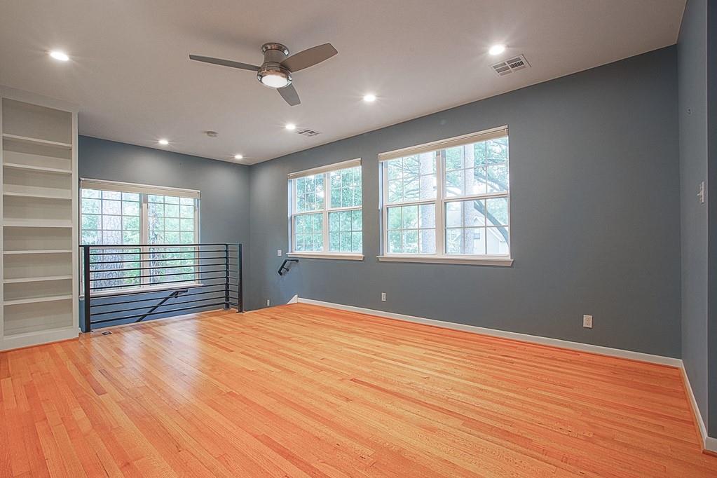 4813 2 Ella Boulevard, Houston, Texas 77018, 4 Bedrooms Bedrooms, 8 Rooms Rooms,2 BathroomsBathrooms,Single-family,For Sale,Ella,67763306