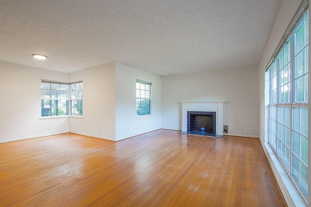 4813 2 Ella Boulevard, Houston, Texas 77018, 4 Bedrooms Bedrooms, 8 Rooms Rooms,2 BathroomsBathrooms,Single-family,For Sale,Ella,67763306