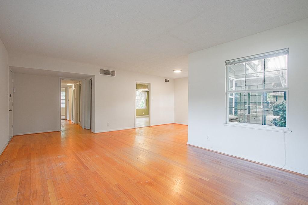 4813 2 Ella Boulevard, Houston, Texas 77018, 4 Bedrooms Bedrooms, 8 Rooms Rooms,2 BathroomsBathrooms,Single-family,For Sale,Ella,67763306