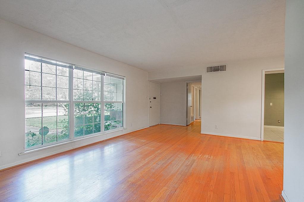 4813 2 Ella Boulevard, Houston, Texas 77018, 4 Bedrooms Bedrooms, 8 Rooms Rooms,2 BathroomsBathrooms,Single-family,For Sale,Ella,67763306