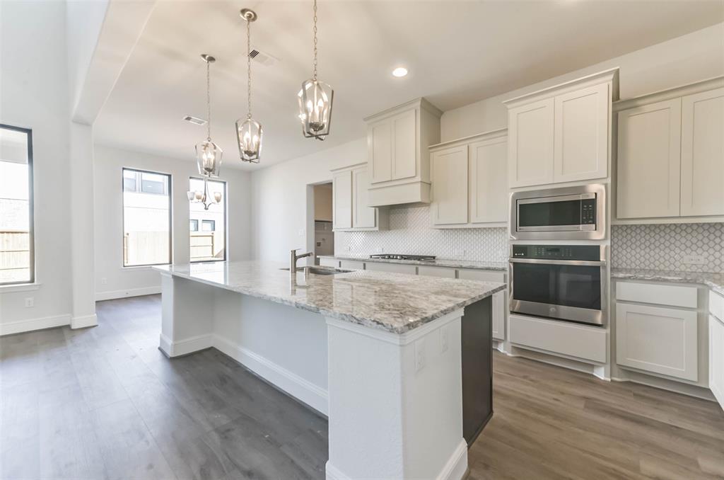 30626 2 South Creek Way, Fulshear, Texas 77441, 4 Bedrooms Bedrooms, 10 Rooms Rooms,3 BathroomsBathrooms,Single-family,For Sale,South Creek Way,88910861