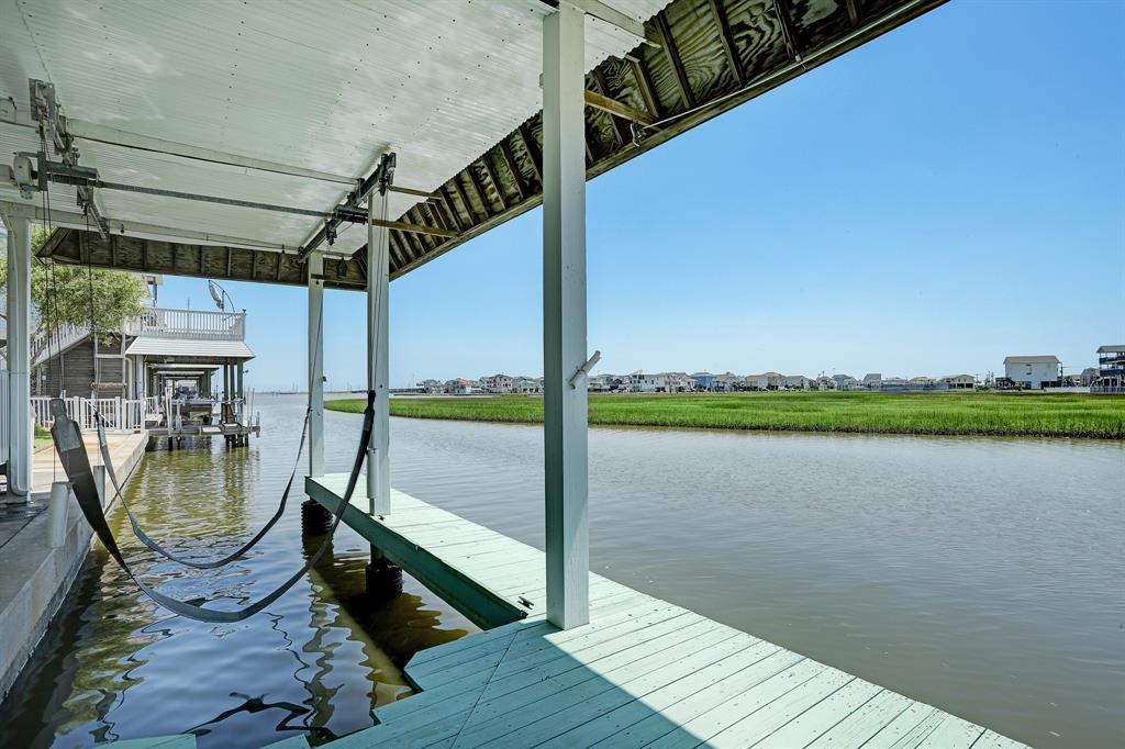 314 3 Bora Bora Drive, Tiki Island, Texas 77554, 4 Bedrooms Bedrooms, 8 Rooms Rooms,2 BathroomsBathrooms,Single-family,For Sale,Bora Bora,10750193