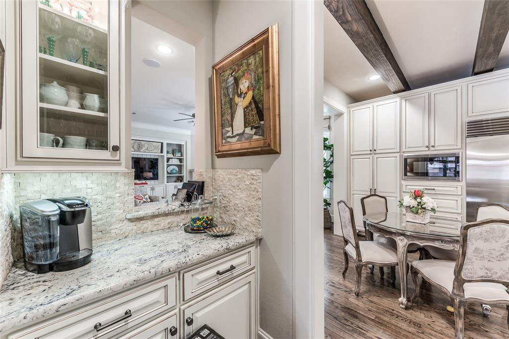 1010 3 Nantucket Drive, Houston, Texas 77057, 4 Bedrooms Bedrooms, 11 Rooms Rooms,4 BathroomsBathrooms,Single-family,For Sale,Nantucket,68064743