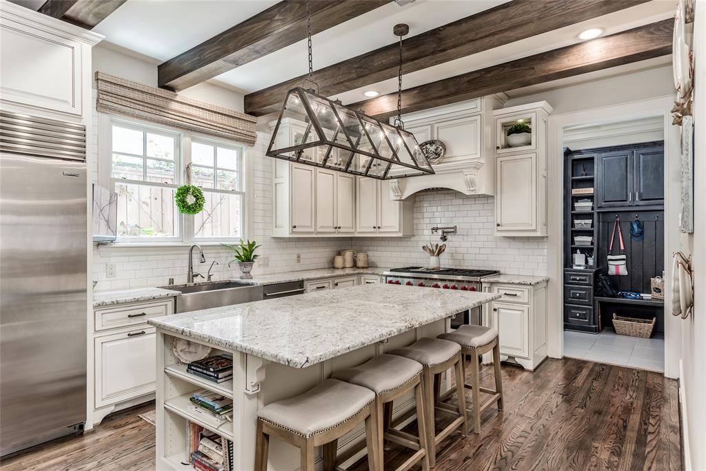 1010 3 Nantucket Drive, Houston, Texas 77057, 4 Bedrooms Bedrooms, 11 Rooms Rooms,4 BathroomsBathrooms,Single-family,For Sale,Nantucket,68064743