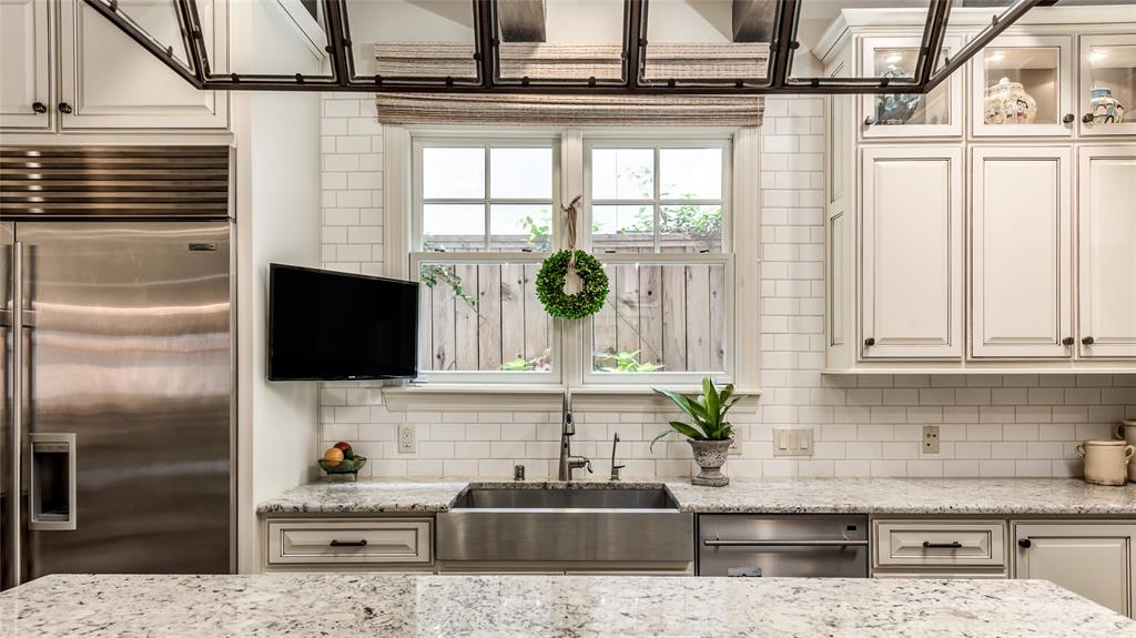 1010 3 Nantucket Drive, Houston, Texas 77057, 4 Bedrooms Bedrooms, 11 Rooms Rooms,4 BathroomsBathrooms,Single-family,For Sale,Nantucket,68064743
