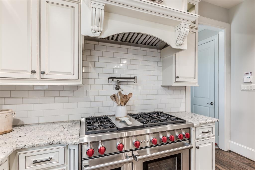1010 3 Nantucket Drive, Houston, Texas 77057, 4 Bedrooms Bedrooms, 11 Rooms Rooms,4 BathroomsBathrooms,Single-family,For Sale,Nantucket,68064743