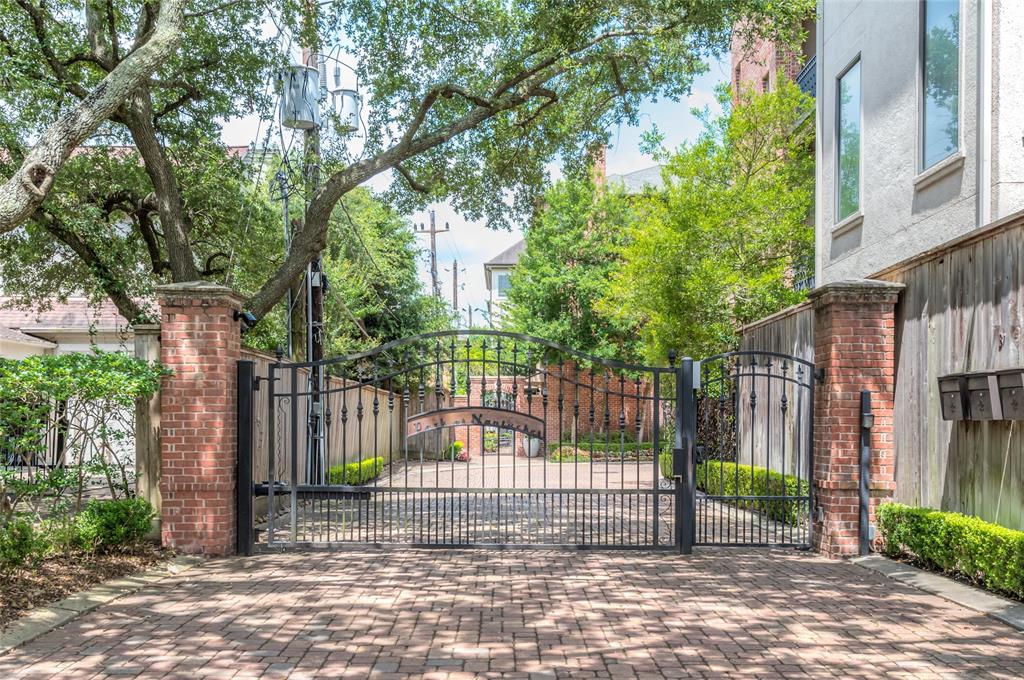 1010 3 Nantucket Drive, Houston, Texas 77057, 4 Bedrooms Bedrooms, 11 Rooms Rooms,4 BathroomsBathrooms,Single-family,For Sale,Nantucket,68064743