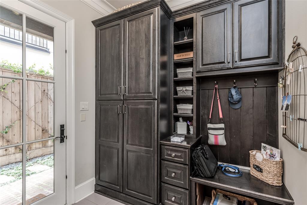 1010 3 Nantucket Drive, Houston, Texas 77057, 4 Bedrooms Bedrooms, 11 Rooms Rooms,4 BathroomsBathrooms,Single-family,For Sale,Nantucket,68064743