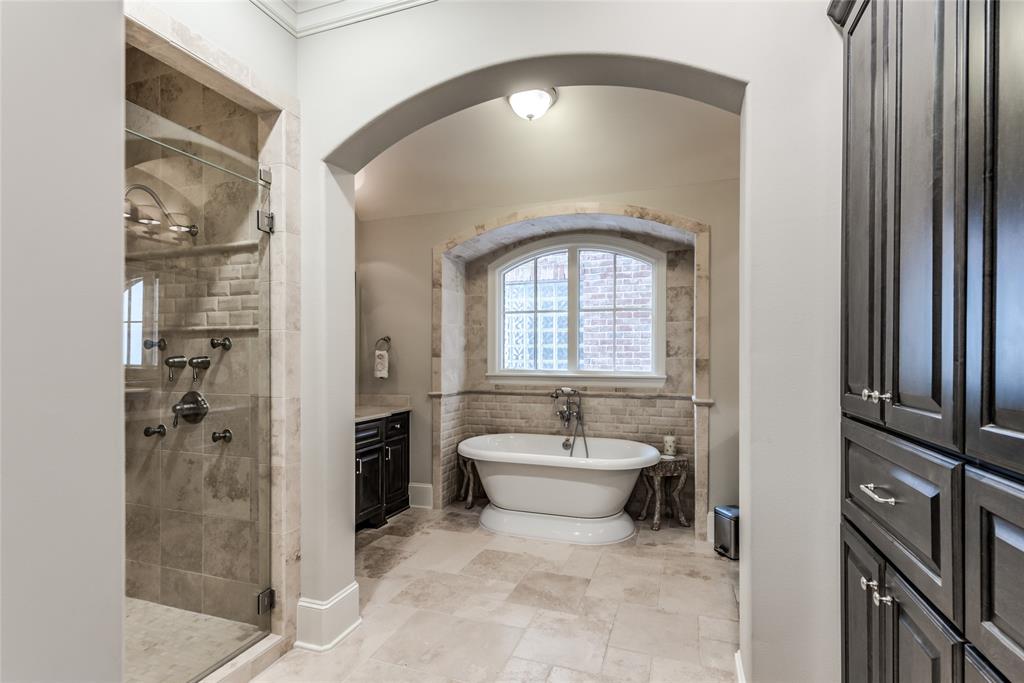 1010 3 Nantucket Drive, Houston, Texas 77057, 4 Bedrooms Bedrooms, 11 Rooms Rooms,4 BathroomsBathrooms,Single-family,For Sale,Nantucket,68064743