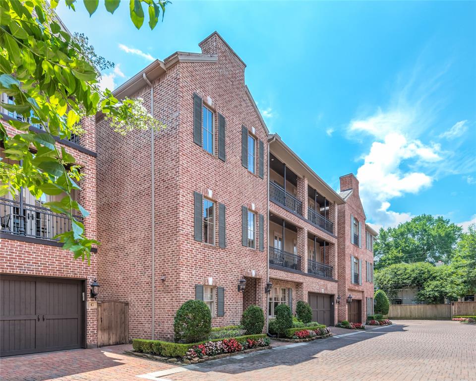 1010 3 Nantucket Drive, Houston, Texas 77057, 4 Bedrooms Bedrooms, 11 Rooms Rooms,4 BathroomsBathrooms,Single-family,For Sale,Nantucket,68064743