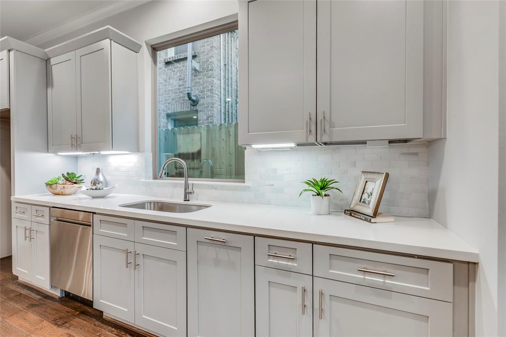 619 3 OAKLEY Street, Houston, Texas 77006, 3 Bedrooms Bedrooms, 11 Rooms Rooms,3 BathroomsBathrooms,Single-family,For Sale,OAKLEY,84414265