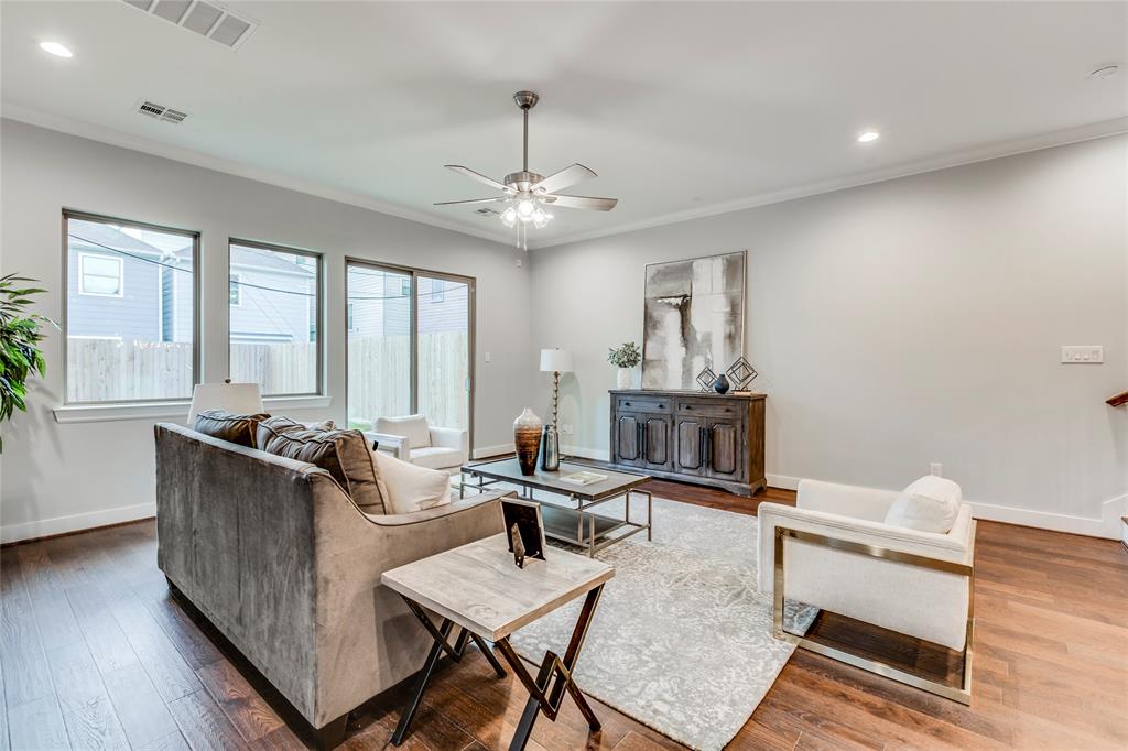 619 3 OAKLEY Street, Houston, Texas 77006, 3 Bedrooms Bedrooms, 11 Rooms Rooms,3 BathroomsBathrooms,Single-family,For Sale,OAKLEY,84414265