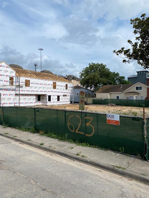 619 3 OAKLEY Street, Houston, Texas 77006, 3 Bedrooms Bedrooms, 11 Rooms Rooms,3 BathroomsBathrooms,Single-family,For Sale,OAKLEY,84414265
