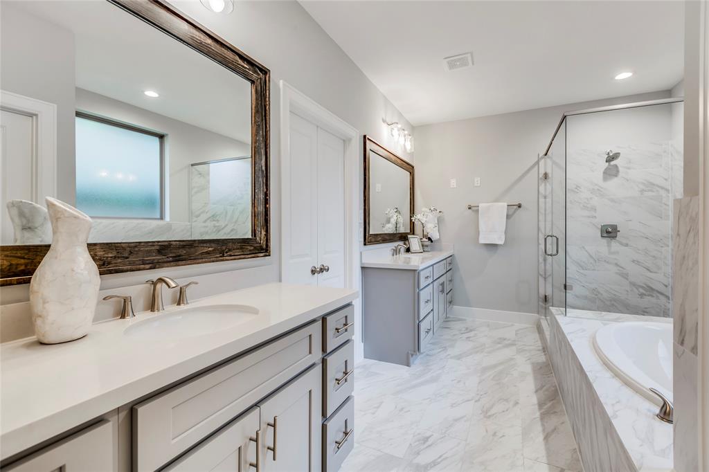 619 3 OAKLEY Street, Houston, Texas 77006, 3 Bedrooms Bedrooms, 11 Rooms Rooms,3 BathroomsBathrooms,Single-family,For Sale,OAKLEY,84414265