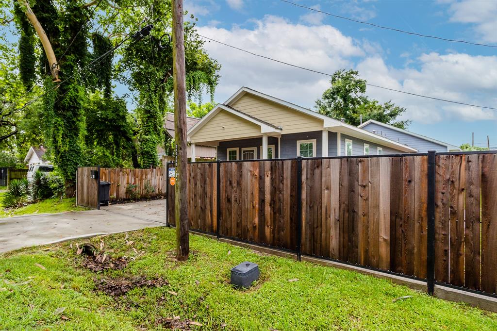 110 1 Amundsen Street, Houston, Texas 77009, 3 Bedrooms Bedrooms, 6 Rooms Rooms,2 BathroomsBathrooms,Single-family,For Sale,Amundsen,41835068