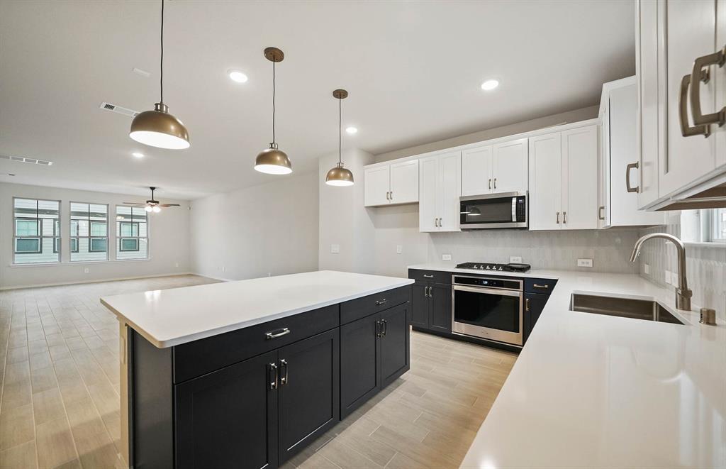 3410 3 Avondale View Drive, Houston, Texas 77025, 3 Bedrooms Bedrooms, 4 Rooms Rooms,2 BathroomsBathrooms,Single-family,For Sale,Avondale View,76260449