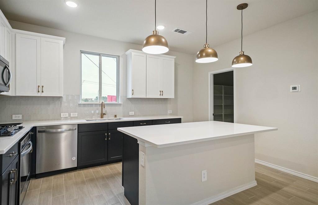 3410 3 Avondale View Drive, Houston, Texas 77025, 3 Bedrooms Bedrooms, 4 Rooms Rooms,2 BathroomsBathrooms,Single-family,For Sale,Avondale View,76260449
