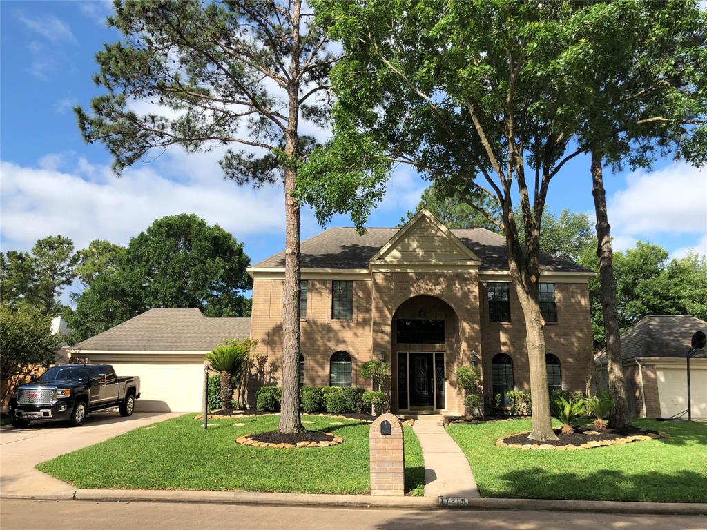 17215 Shadow Valley Drive Spring, Texas Beautiful Home!!!! In the quiet and desirable neighborhood in Memorial Northwest, minutes from Vintage park, businesses, entertainment areas, Willowbrook Mall, and The Woodlands. The perfect combination of Luxury and Comfort. All 4 bedrooms upstairs, two bathrooms upstairs and a half bathroom downstairs.