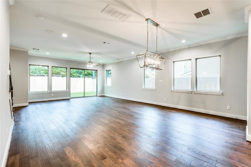 2710 2 BEAUCHAMP Street, Houston, Texas 77009, 3 Bedrooms Bedrooms, 11 Rooms Rooms,2 BathroomsBathrooms,Single-family,For Sale,BEAUCHAMP,86531345