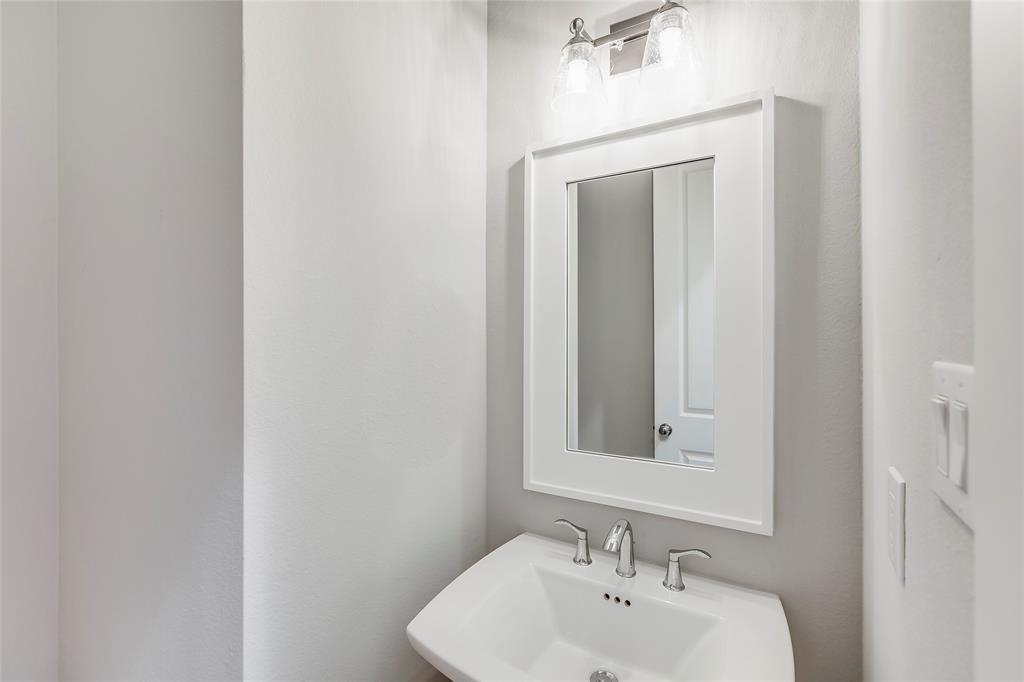2710 2 BEAUCHAMP Street, Houston, Texas 77009, 3 Bedrooms Bedrooms, 11 Rooms Rooms,2 BathroomsBathrooms,Single-family,For Sale,BEAUCHAMP,86531345