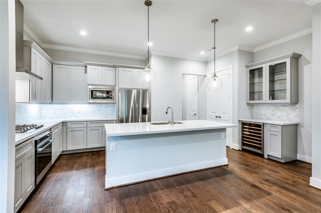 2710 2 BEAUCHAMP Street, Houston, Texas 77009, 3 Bedrooms Bedrooms, 11 Rooms Rooms,2 BathroomsBathrooms,Single-family,For Sale,BEAUCHAMP,86531345