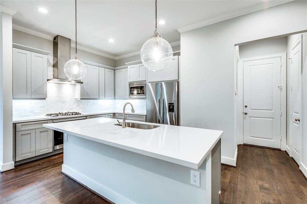 2710 2 BEAUCHAMP Street, Houston, Texas 77009, 3 Bedrooms Bedrooms, 11 Rooms Rooms,2 BathroomsBathrooms,Single-family,For Sale,BEAUCHAMP,86531345