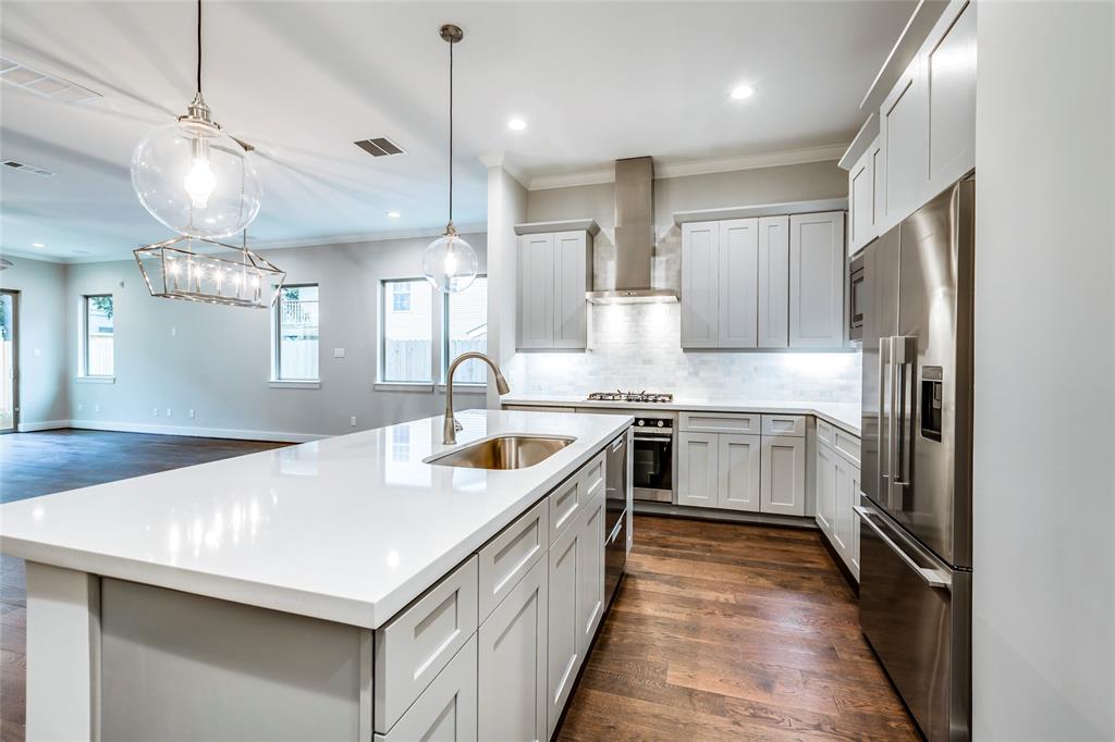 2710 2 BEAUCHAMP Street, Houston, Texas 77009, 3 Bedrooms Bedrooms, 11 Rooms Rooms,2 BathroomsBathrooms,Single-family,For Sale,BEAUCHAMP,86531345