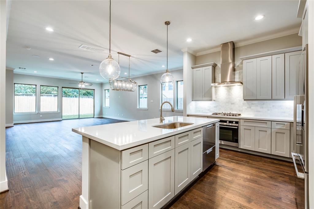2710 2 BEAUCHAMP Street, Houston, Texas 77009, 3 Bedrooms Bedrooms, 11 Rooms Rooms,2 BathroomsBathrooms,Single-family,For Sale,BEAUCHAMP,86531345