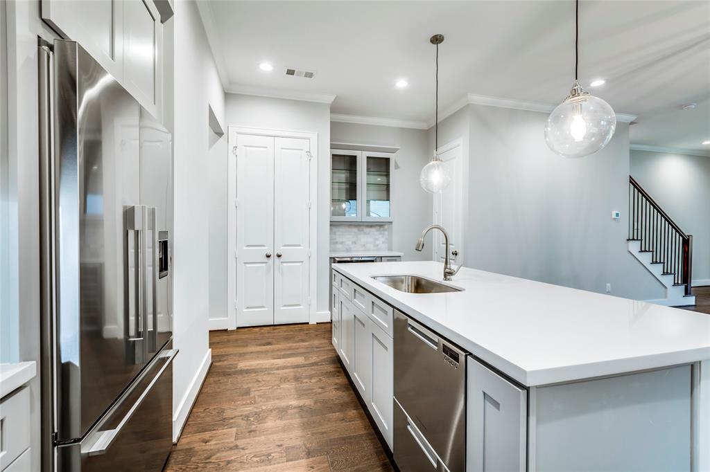 2710 2 BEAUCHAMP Street, Houston, Texas 77009, 3 Bedrooms Bedrooms, 11 Rooms Rooms,2 BathroomsBathrooms,Single-family,For Sale,BEAUCHAMP,86531345