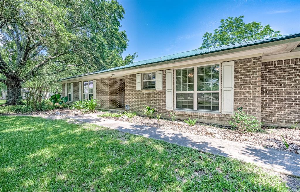 1940 1 County Road 99, Alvin, Texas 77511, 3 Bedrooms Bedrooms, 8 Rooms Rooms,2 BathroomsBathrooms,Single-family,For Sale,County Road 99,7050299