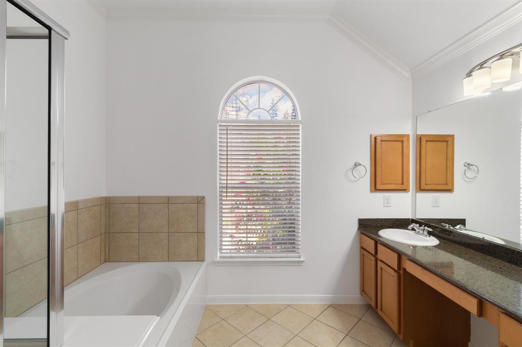 6222 2 Skyline Drive, Houston, Texas 77057, 3 Bedrooms Bedrooms, 7 Rooms Rooms,2 BathroomsBathrooms,Townhouse/condo,For Sale,Skyline,63813781