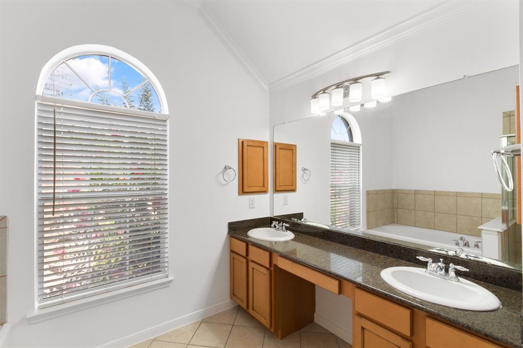 6222 2 Skyline Drive, Houston, Texas 77057, 3 Bedrooms Bedrooms, 7 Rooms Rooms,2 BathroomsBathrooms,Townhouse/condo,For Sale,Skyline,63813781
