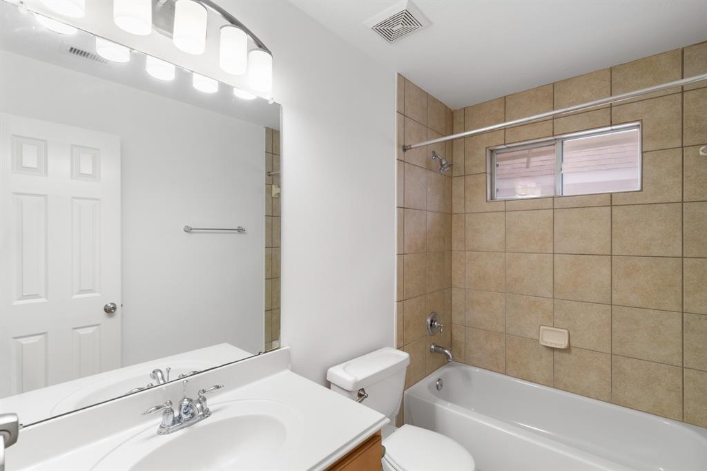 6222 2 Skyline Drive, Houston, Texas 77057, 3 Bedrooms Bedrooms, 7 Rooms Rooms,2 BathroomsBathrooms,Townhouse/condo,For Sale,Skyline,63813781