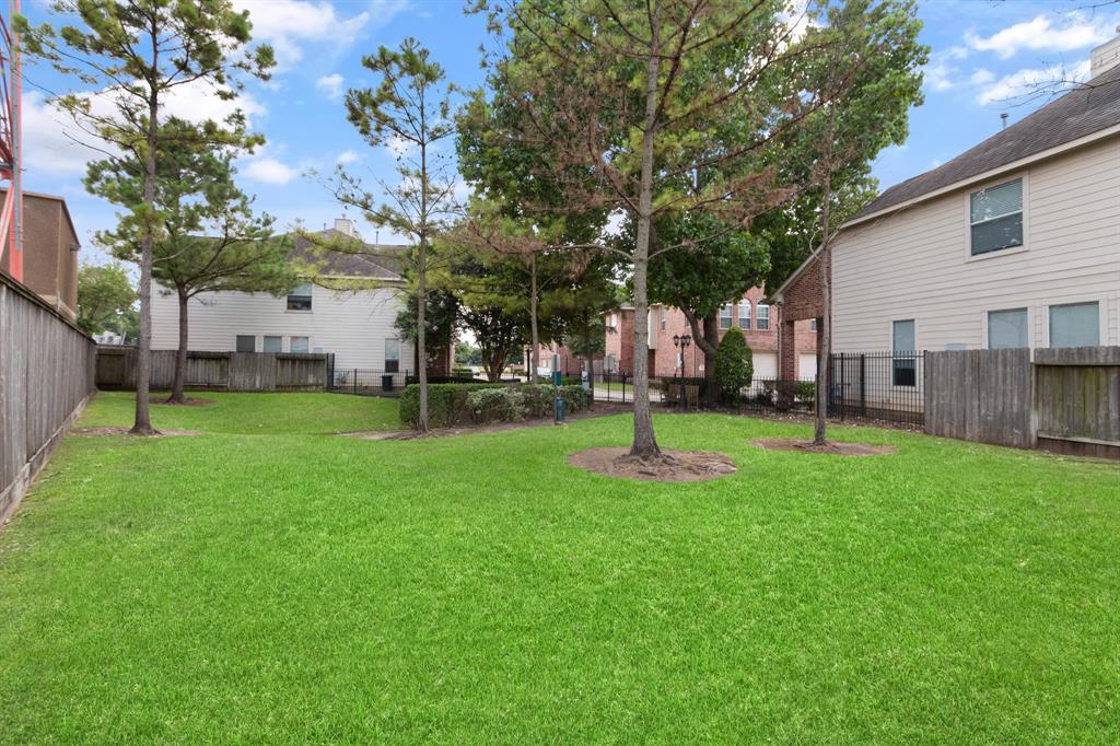 6222 2 Skyline Drive, Houston, Texas 77057, 3 Bedrooms Bedrooms, 7 Rooms Rooms,2 BathroomsBathrooms,Townhouse/condo,For Sale,Skyline,63813781