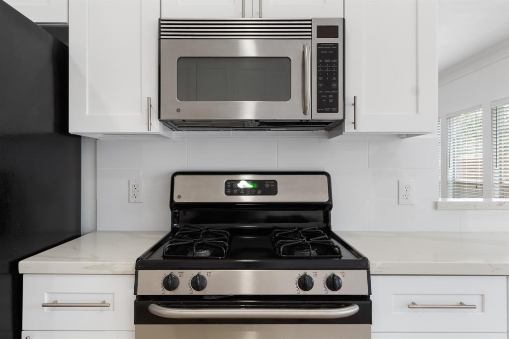 6222 2 Skyline Drive, Houston, Texas 77057, 3 Bedrooms Bedrooms, 7 Rooms Rooms,2 BathroomsBathrooms,Townhouse/condo,For Sale,Skyline,63813781