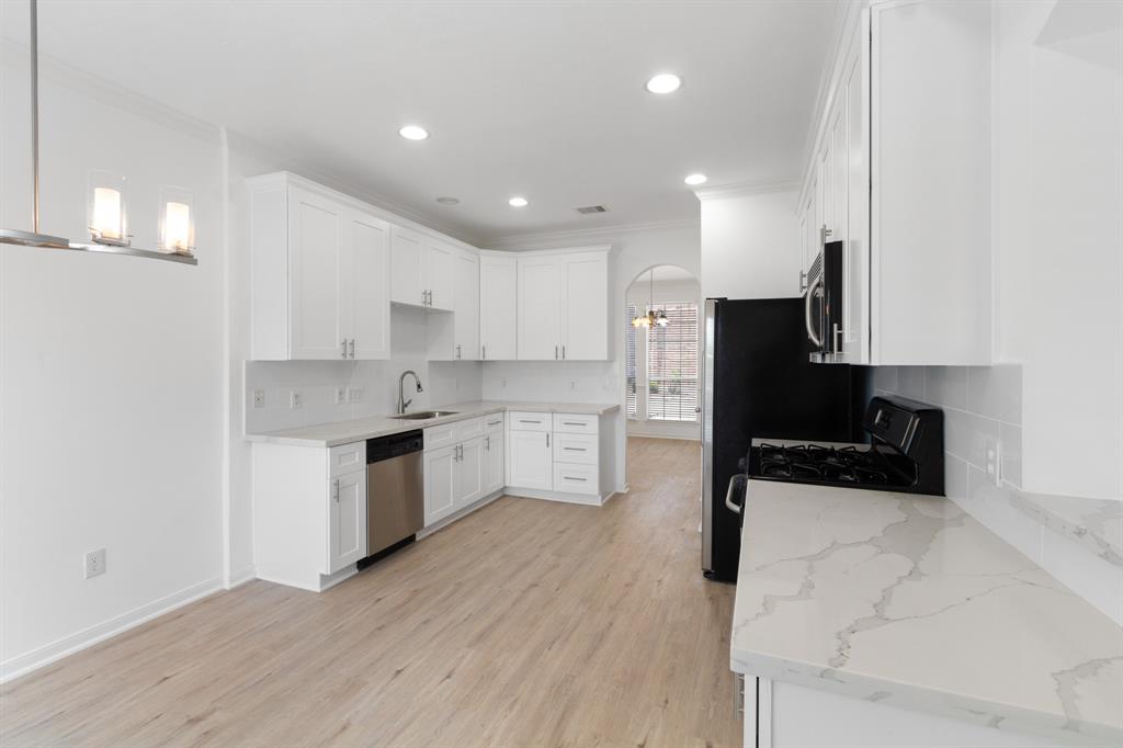 6222 2 Skyline Drive, Houston, Texas 77057, 3 Bedrooms Bedrooms, 7 Rooms Rooms,2 BathroomsBathrooms,Townhouse/condo,For Sale,Skyline,63813781