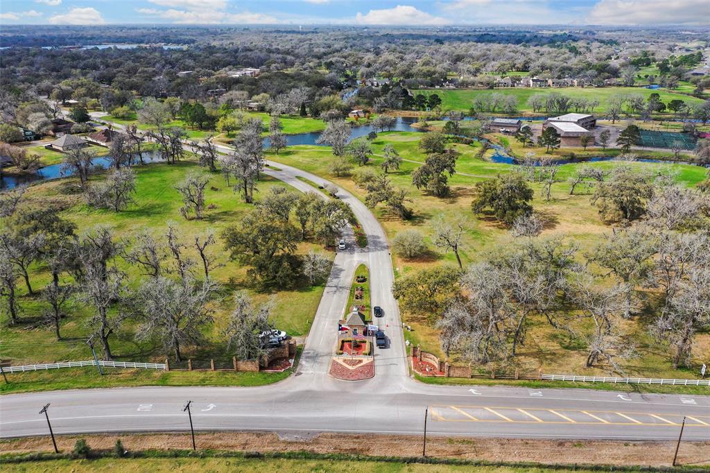 423 1 Amherst Drive, West Columbia, Texas 77486, 4 Bedrooms Bedrooms, 11 Rooms Rooms,2 BathroomsBathrooms,Single-family,For Sale,Amherst,80230540