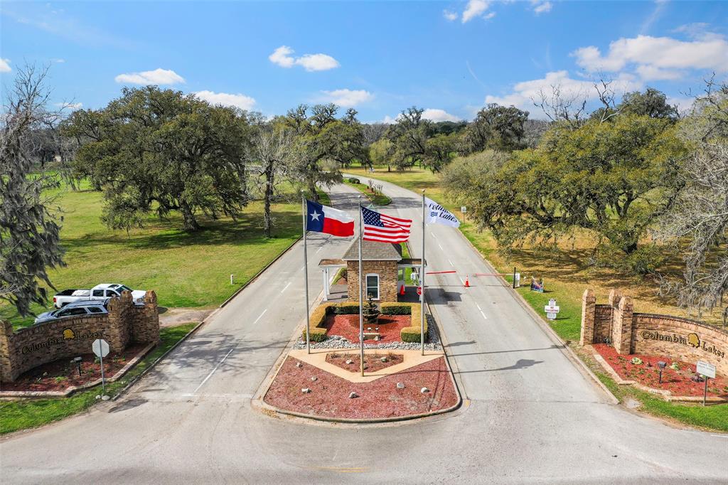 423 1 Amherst Drive, West Columbia, Texas 77486, 4 Bedrooms Bedrooms, 11 Rooms Rooms,2 BathroomsBathrooms,Single-family,For Sale,Amherst,80230540