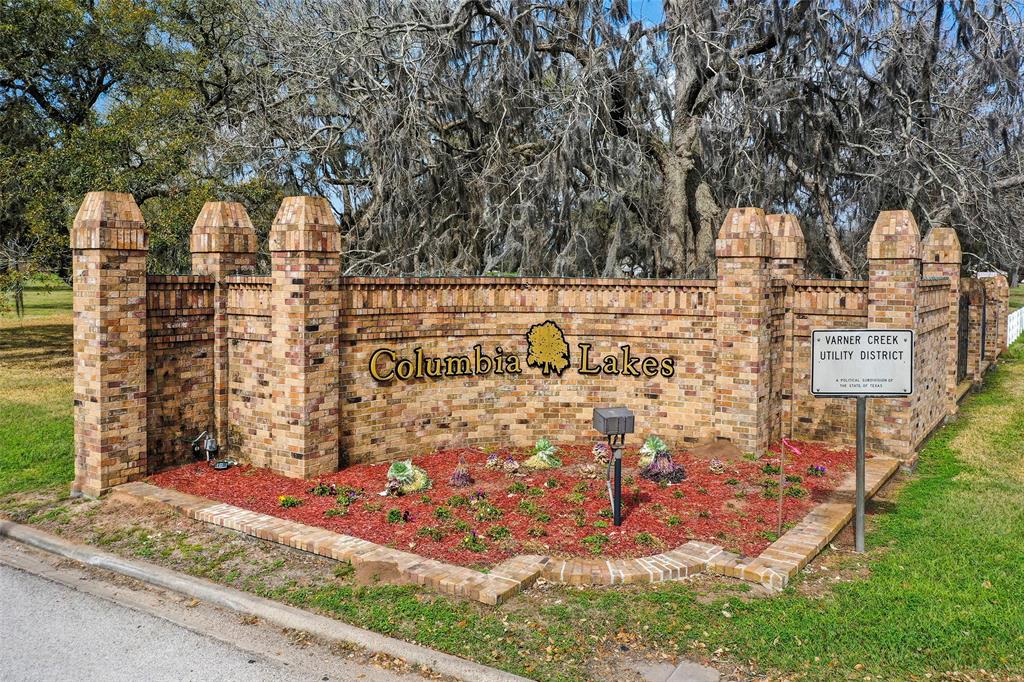 423 1 Amherst Drive, West Columbia, Texas 77486, 4 Bedrooms Bedrooms, 11 Rooms Rooms,2 BathroomsBathrooms,Single-family,For Sale,Amherst,80230540