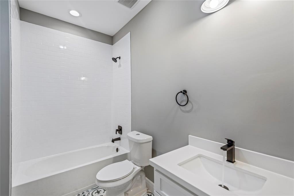 423 1 Amherst Drive, West Columbia, Texas 77486, 4 Bedrooms Bedrooms, 11 Rooms Rooms,2 BathroomsBathrooms,Single-family,For Sale,Amherst,80230540