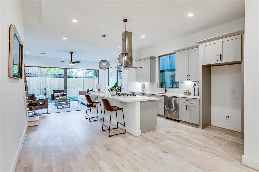 1332 2 BELL Street, Houston, Texas 77019, 3 Bedrooms Bedrooms, 11 Rooms Rooms,2 BathroomsBathrooms,Single-family,For Sale,BELL,68872809